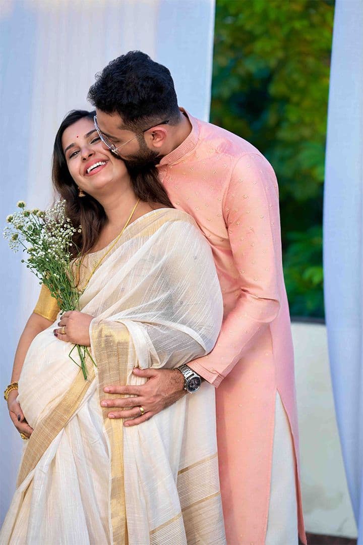Traditional maternity portrait of a couple in saree and kurta